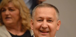DNA reține șeful ARR: 500.000 de euro în cutii de carton