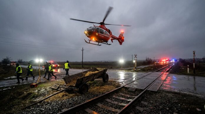 Elicopter SMURD la locul accidentului feroviar Miercurea Ciuc caruta tren accident feroviar miercurea ciuc