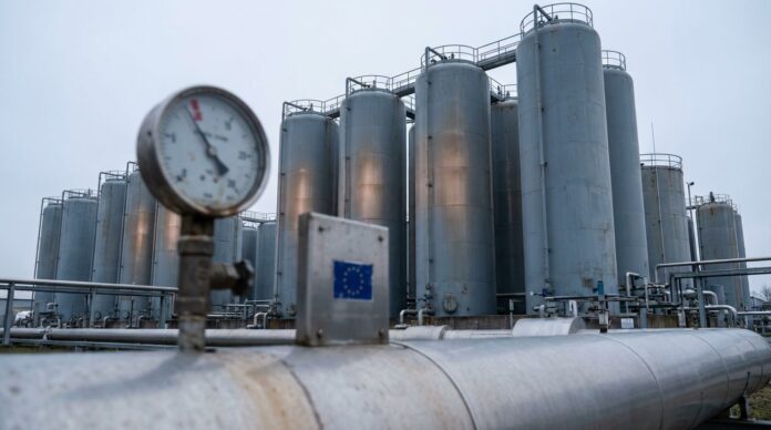 Rezervoare de gaze naturale lichefiate terminal GNL port european iarna rezerve gaze UE
