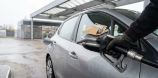 200 de lei pentru carburant, la două luni: cine din Sector 4 poate solicita ajutorul Primarul Daniel Baluta la santier sector 4 ajutor carburant familii sector 4 carburant