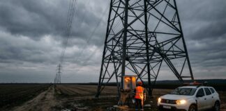 Linia Isaccea-Vulcănești, deconectată după atacuri cu drone rusești: Moldova, din nou fragilă Stalpi de inalta tensiune linia electrica Isaccea Vulcanesti Moldova Romania noapte