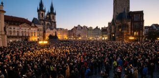 Babis respinge acuzațiile: legea ONG-urilor din Cehia nu e inspirată din Rusia Manifestanti la Praga protest impotriva legii ONG Babis 150000 oameni babis lege ong