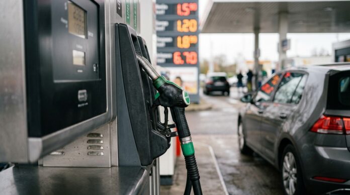 Premierul Ilie Bolojan la conferinta de presa despre pret carburanti ordonanta urgenta