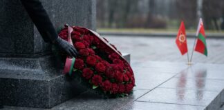 Lukașenko, prima vizită oficială la Phenian: a depus flori în numele lui Putin Lukasenko si Kim Jong Un la ceremonie de intampinare in Piata Kim Ir Sen Phenian lukasenko phenian