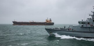 Londra închide Canalul Mânecii flotei fantomă ruse: 544 de nave vizate Nava petroliera din flota fantoma rusa in Canalul Manecii nave militare britanice