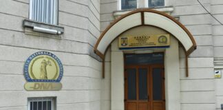 Șpagă în Vama Constanța: Doi inspectori vamali, reținuți de DNA pentru mită. Zeci de mii de dolari găsiți la percheziții inspectori vamali retinuti dna constanta mita port perchezitie