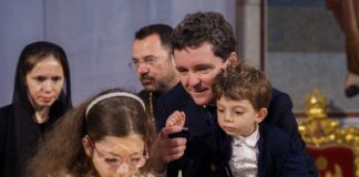 Nicușor Dan, la slujba de Vinerea Mare la Mănăstirea Cornu, fără protocol nicusor dan manastirea slujba vinerea mare cornu protocol