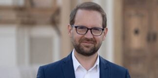 Liderul USR – atac direct la PSD: Faceți jocuri de putere pe spinarea oamenilor pe care spuneți că-i protejați dominic fritz sedinta usr refuz coalitie psd parlament