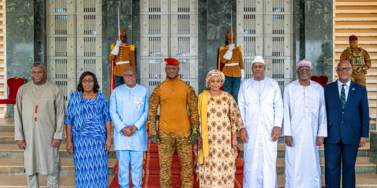 Ibrahim Traoré la o întâlnire cu o delegatie straina