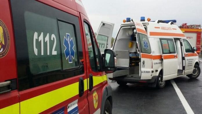 ambulanta salvare 112 ministerul transporturilor lift cazut palatul cfr echipaj smurd interventie