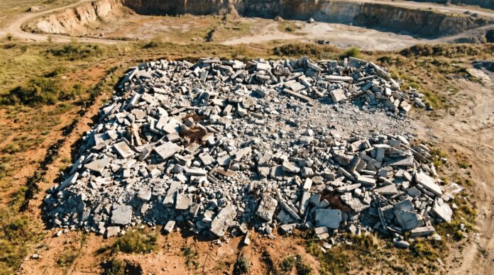 deseuri ilegale beton cariera arad garda de mediu drona verificare