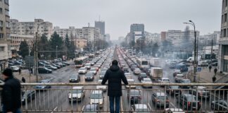 74% dintre bucureșteni: România merge în direcție greșită directie gresita romania sondaj curs bucuresteni nemultumiti trafic impozite