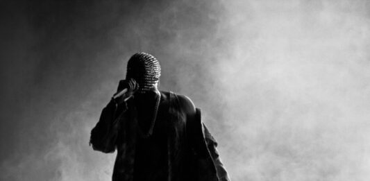 Anularea concertului lui Kanye West în Polonia – presiuni guvernamentale kanye west anularea concertului lui polonia pres concert anulat