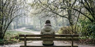 Variații termice primăvara cresc riscul de infecții la plămânii celor mai vulnerabili Medic pneumolog consulta pacient cu afectiuni respiratorii schimbari temperatura primavara schimbari temperatura plamani