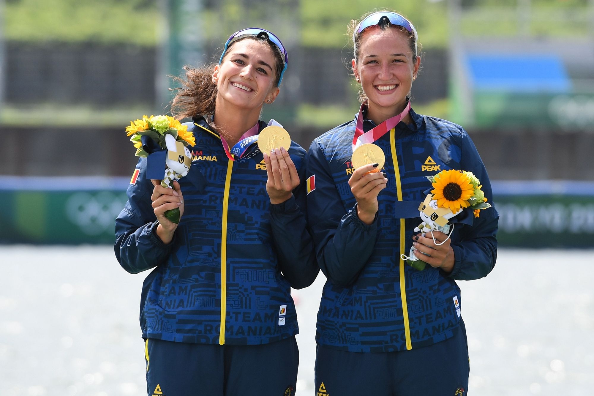 Sportivi români la competiție