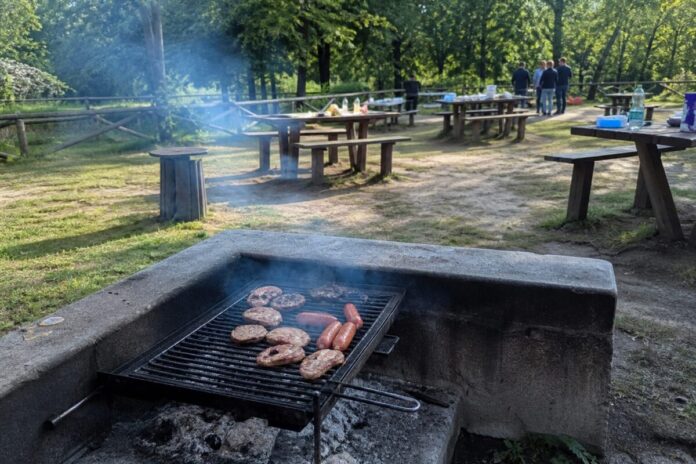 aprinderea focului gratar 1 mai zone amenajate picnic Romania