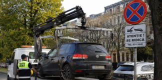 Ridicarea mașinilor parcate ilegal, de două ori mai scumpă în Capitală ridicarea vehiculelor parcate ilegal bucuresti politie locala