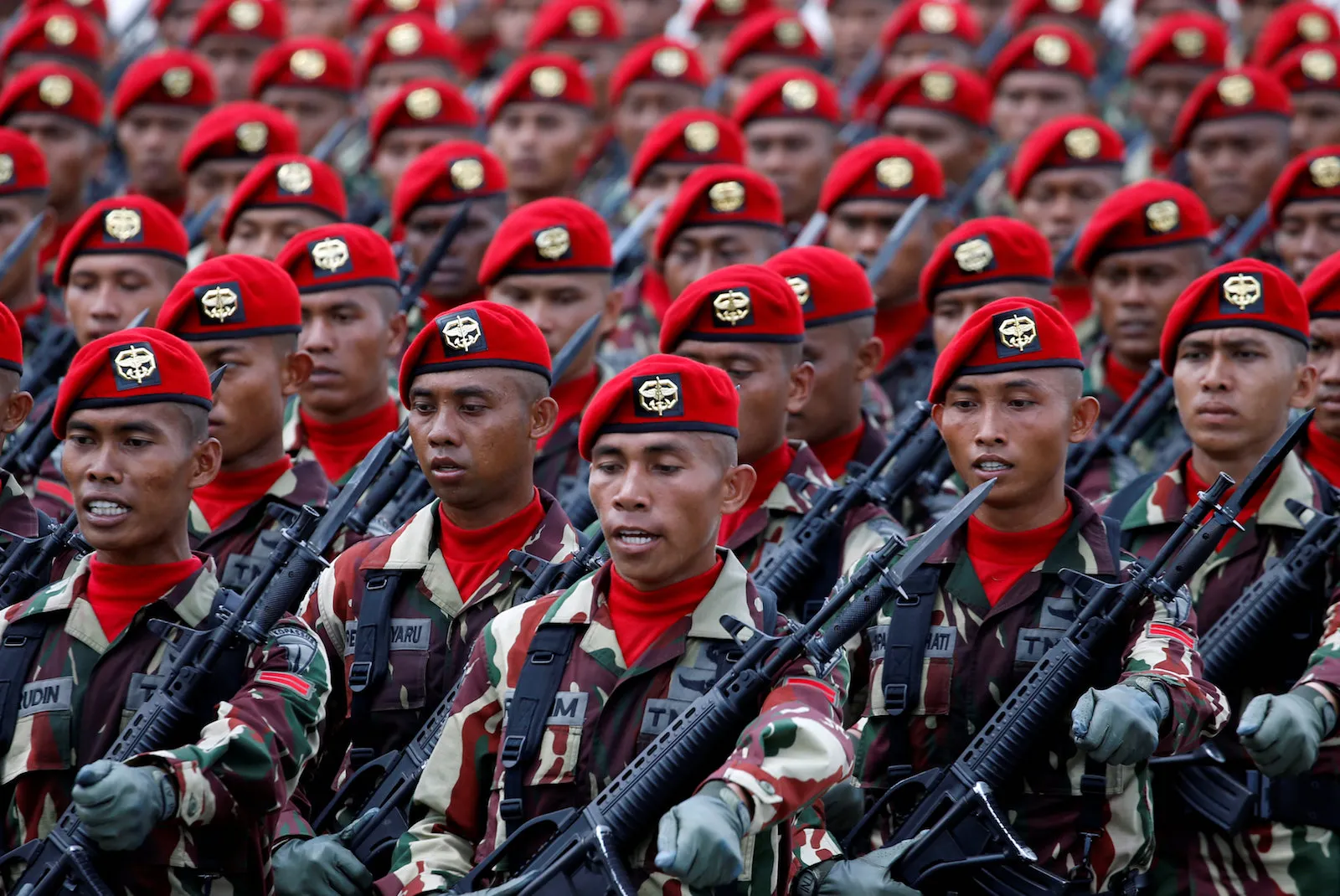 Militari indonezieni sau ceremonie oficială în Indonezia