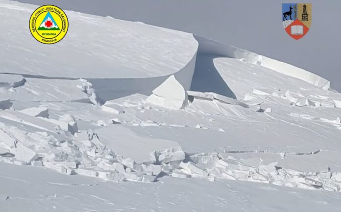 masivul bucegi avalansa risc salvamont avertisment turisti versanti
