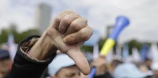 Sindicaliștii de la Apele Române ies în stradă: „Nu putem apăra digurile pe salariul minim” apele romane protest angajati drepturi salariale bucuresti sediu