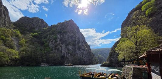 Unde se află cea mai ieftină destinație din Europa. Este printre cele mai sigure țări din lume macedonia de nord skopje centru vacanta ieftina europa turism