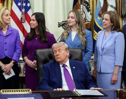 donald trump adormit biroul oval reuniune casa alba sanatate