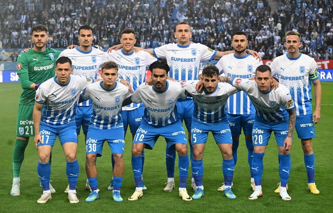 Universitatea Craiova sărbătorind titlul pe stadionul Ion Oblemenco